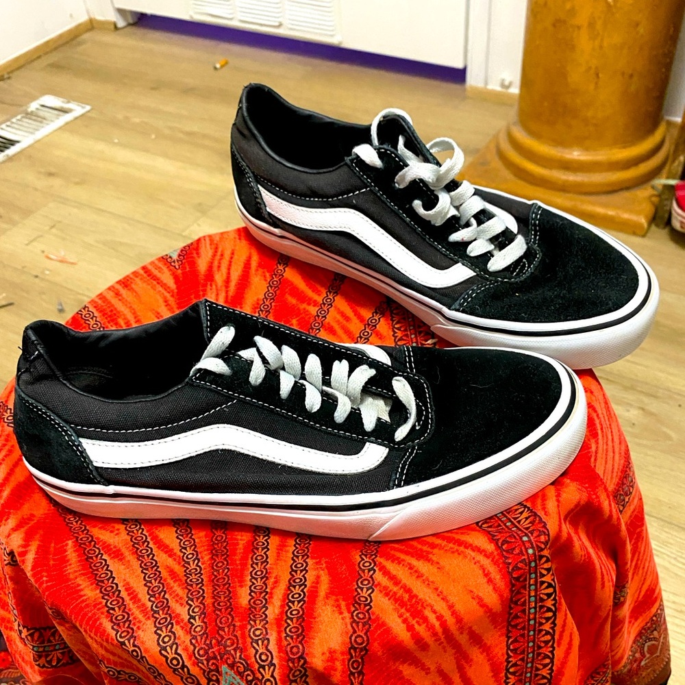 Vans Old Skool black and white shoes worn once! size 8 men’s/9.5 women’s.